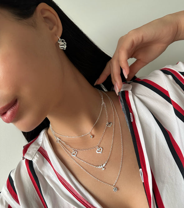 Colar duplo com ponto de luz e Espirito Santo banhado a prata