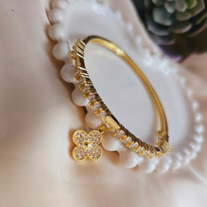 Bracelete cravejado hom pingente de flor banhado à ouro 18k