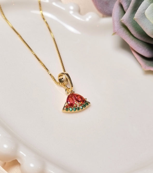 Colar infantil de melancia cravejado com zircônia colorida banhado a ouro 18k