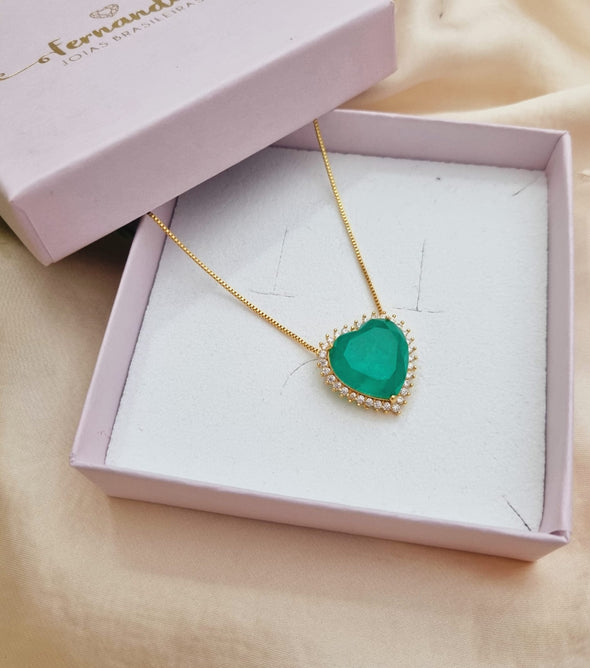 Conjunto de coração com pedra verde e cravejado com zircônia banhados a ouro 18K