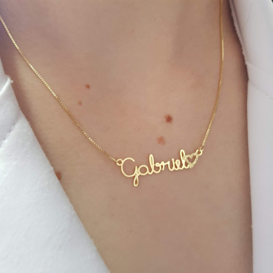 Colar de nome personalizado com coraçao banhado a ouro 18k