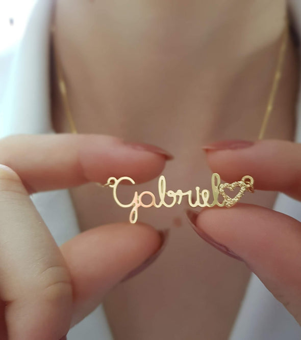 Colar de nome personalizado com coraçao banhado a ouro 18k