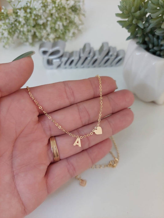 Colar personalizado com letra e coraçao banhado a ouro 18k