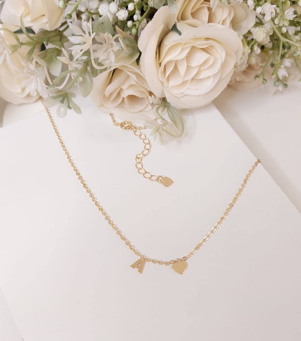Colar personalizado com letra e coraçao banhado a ouro 18k