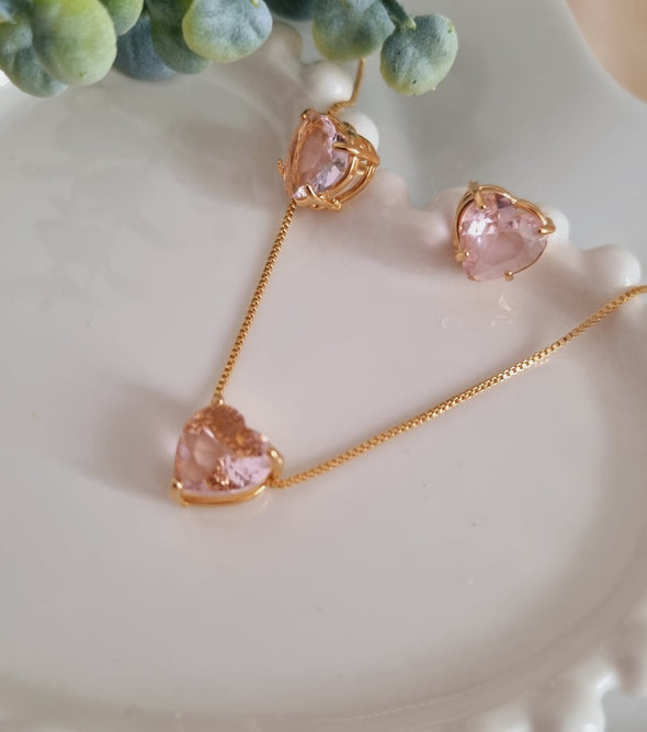 Conjunto coraçao com zirconia rosa banhado a ouro 18k