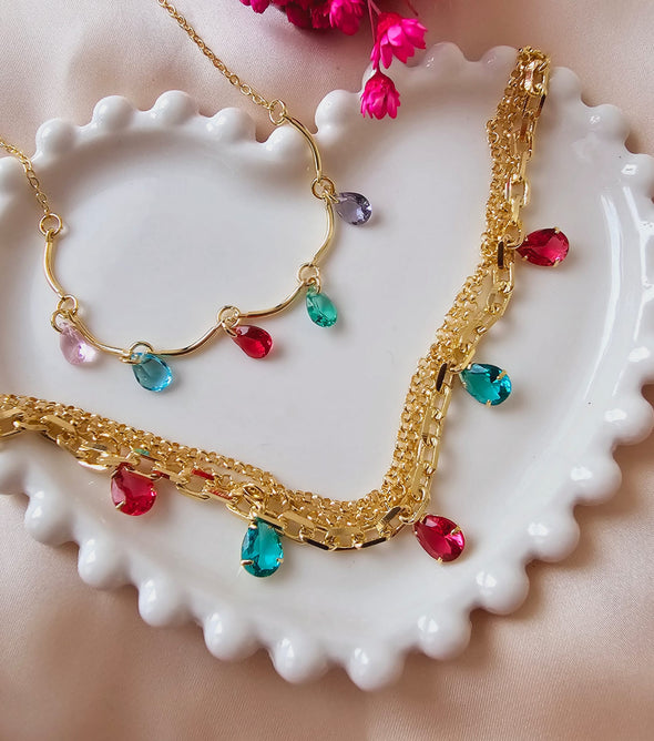 Pulseira três correntes com pingentes de zircônia colorida banhada 18K