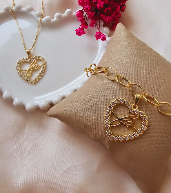 Pulseira de elo com pingente de coração cravejado escrito fé banhado a ouro 18K