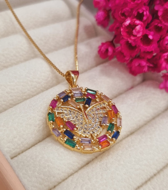 Colar do Espírito Santo cravejado com zircônia colorida banhado a ouro 18K