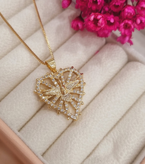 Colar do Espírito Santo de coração cravejado com zircônia banhado a ouro 18K