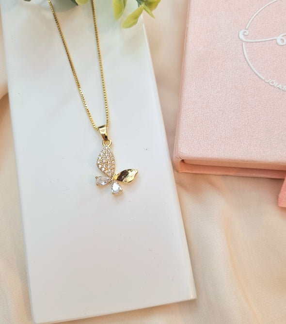 Colar de borboleta cravejada com zircônia banhado a ouro 18k